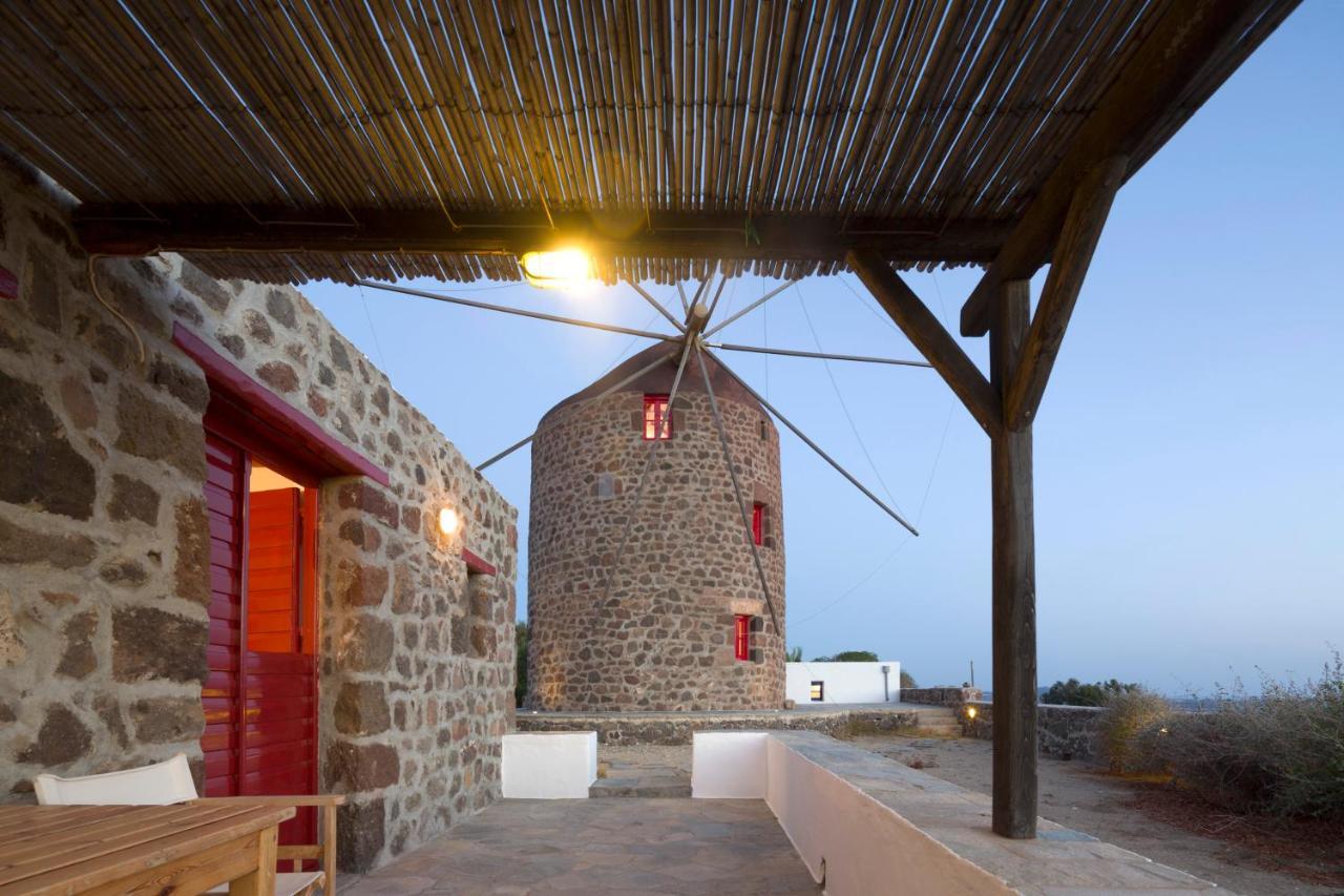 Marketos Windmill And Houses Trypiti Bagian luar foto