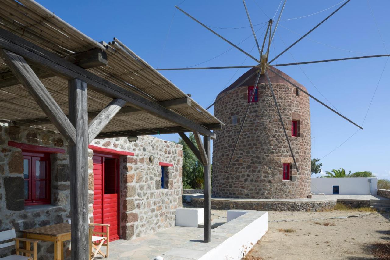 Marketos Windmill And Houses Trypiti Bagian luar foto