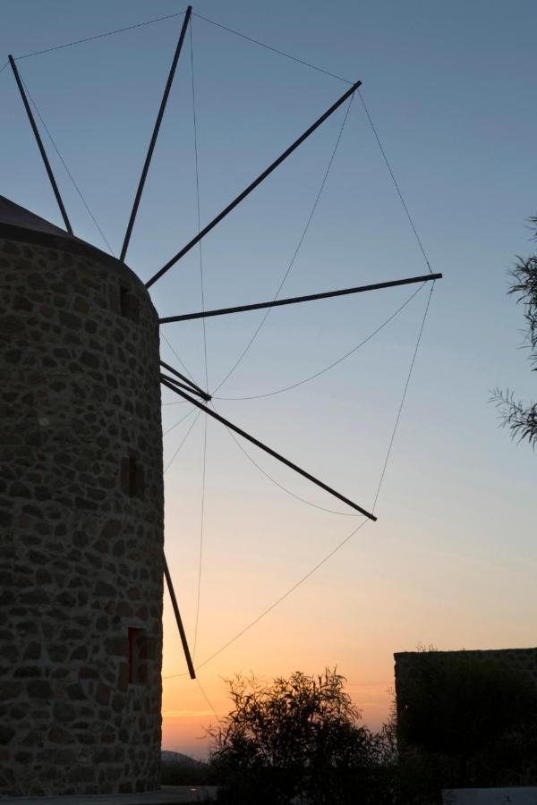 Marketos Windmill And Houses Trypiti Bagian luar foto