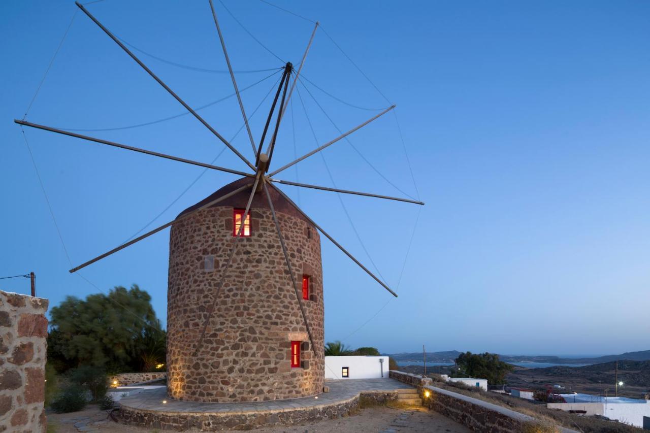 Marketos Windmill And Houses Trypiti Bagian luar foto