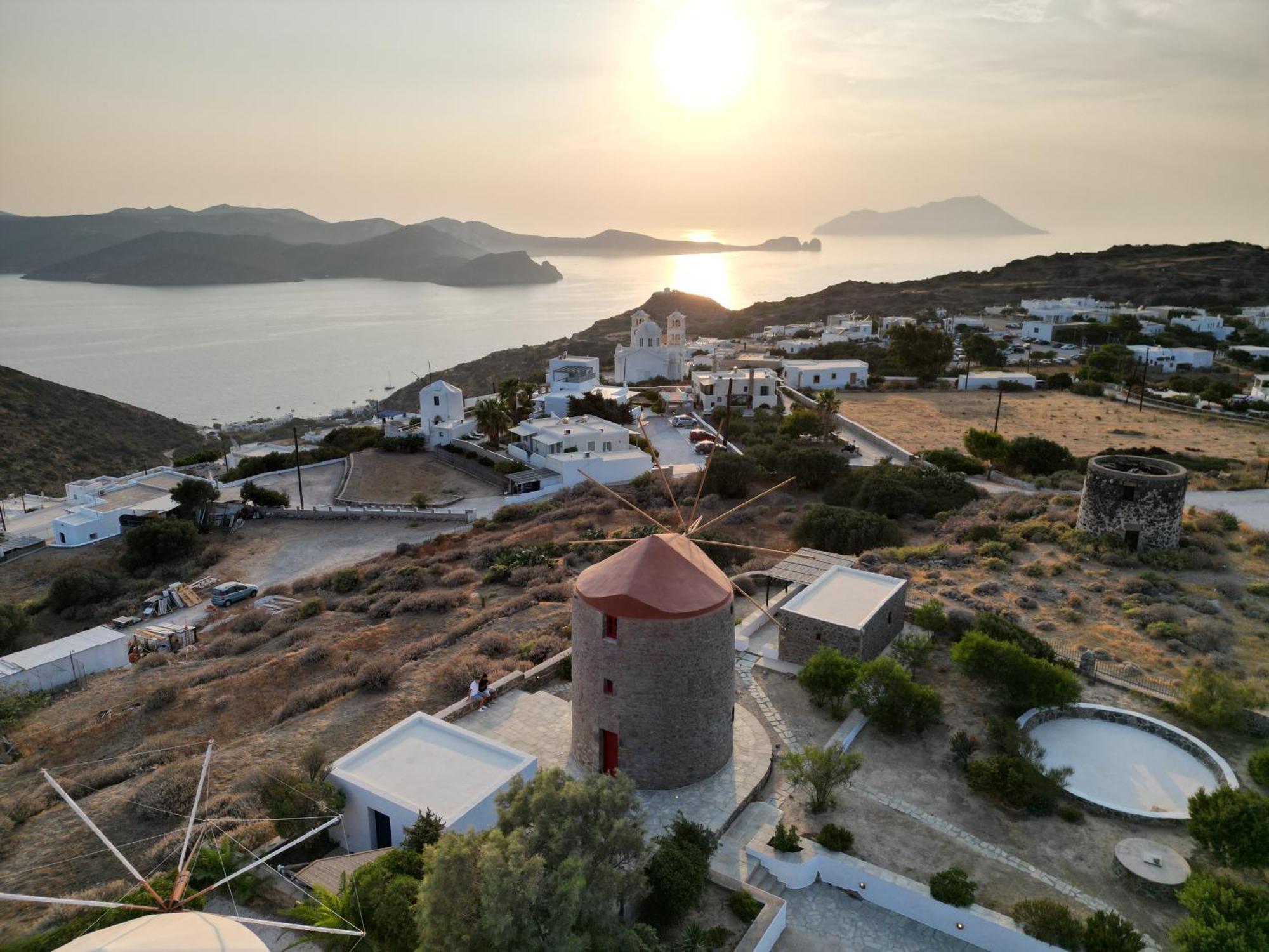 Marketos Windmill And Houses Trypiti Bagian luar foto
