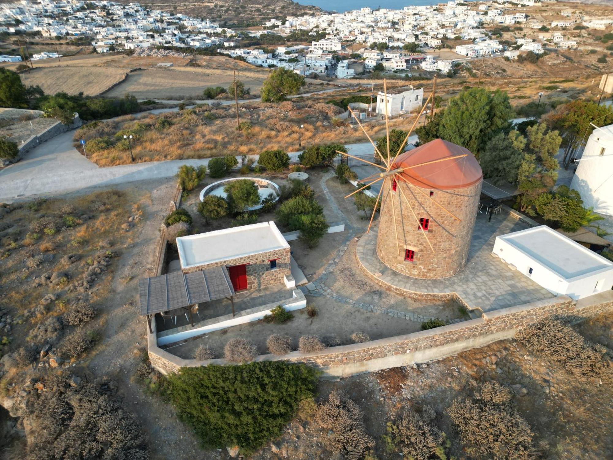 Marketos Windmill And Houses Trypiti Bagian luar foto